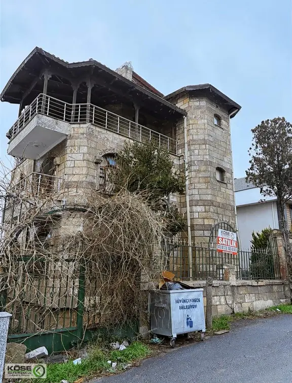 Büyükçekmece Merkez Mah. Satılık 802 M2 Arsaya Sahip Villa 1