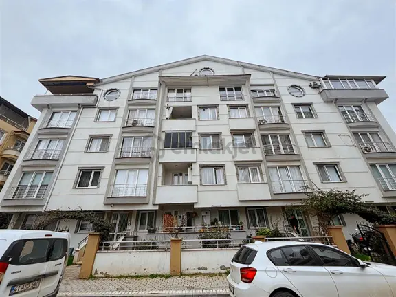 3+1 Arakat Yeni Bina Oldukça Geniş ( Vatan Computer Yanında ). 1