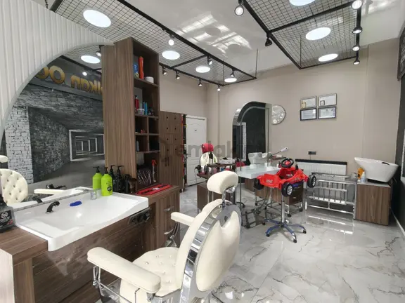 Emaks'tan/atapark'ta/iyi Konumda/yapılı/köşe Parsel/85 M2/dükkan 1