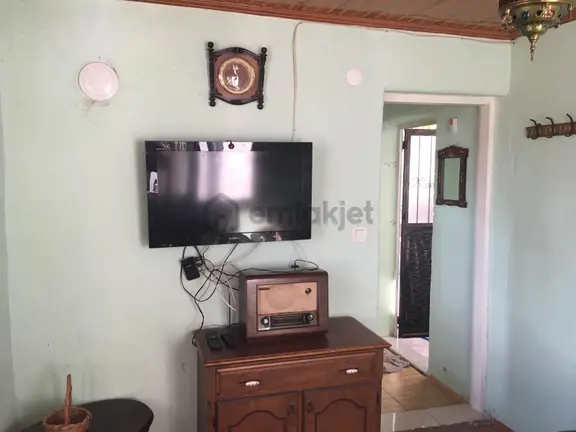 Torbalı'da Yatırıma Uygun Eşyalı Satılık Müstakil Köy Evi! 2