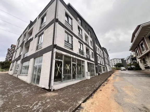 Üçevler Mh Satılık Sıfır 327 M2 Köşe Dükkan 2