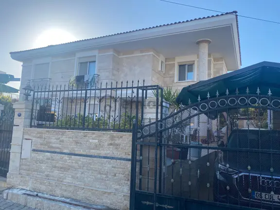 Çeşme Ilıca Yıldızburnu Mevkiine Yakın Sezonluk Kiralık Villa 2