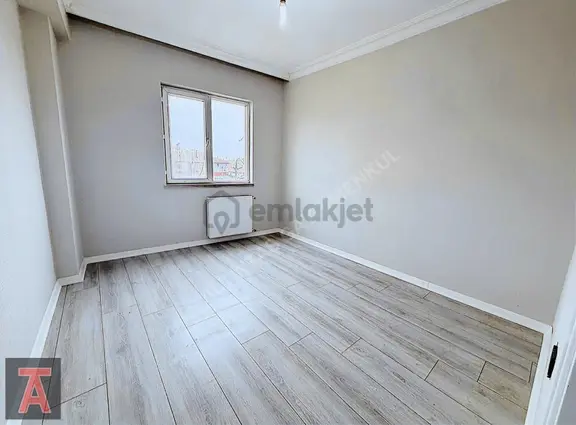 Süvari Mahallesi Cadde Üzerinde Kök Tapu Ara Kat Lüx Yapılı 3+1 1