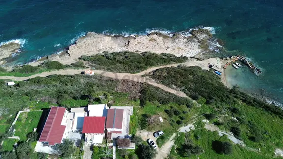 Karaburun Boyabağı'nda Denize Sıfır 2+1 Eşyalı Daire 1