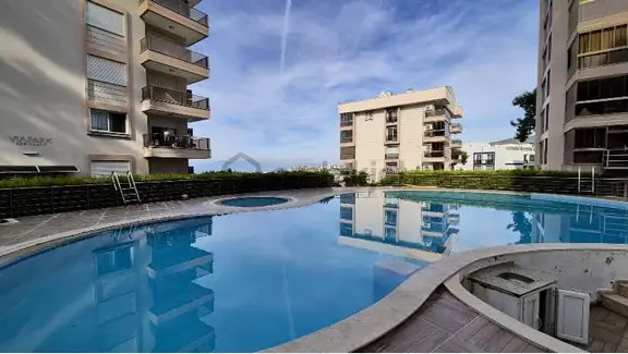 Kuşadası'nda 300m2 5+2 Deniz Manzaralı Havuzlu Dubleks Rezidans 1