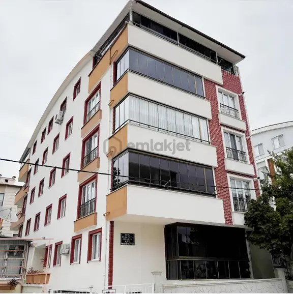 İnal Emlaktan Emekte Satılık 2+1 110 M2 Daire 1