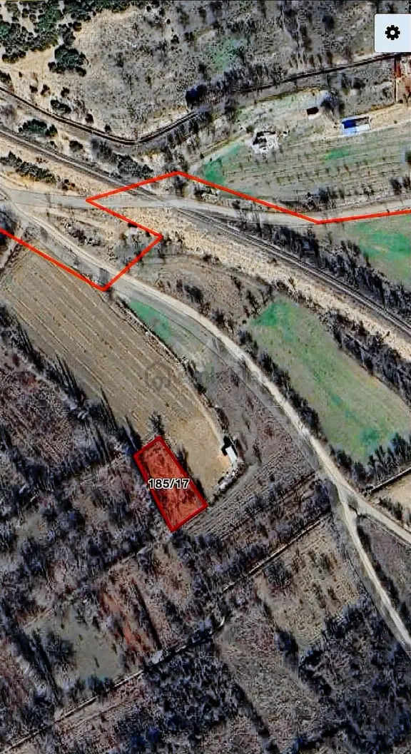 Keçiborlu İlçe Merkezinde 732m2 Fırsat Bahçe 2