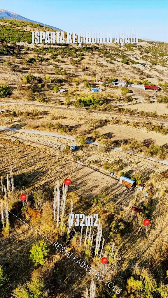 Keçiborlu İlçe Merkezinde 732m2 Fırsat Bahçe 1