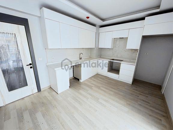 Avcılar'da 3+1 Ebeveyn Banyolu Giyinme Odalı 160m² Site İçinde 1