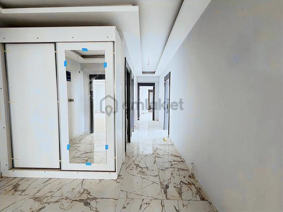 Avcılar'da 3+1 Ebeveyn Banyolu Giyinme Odalı 160m² Site İçinde 2