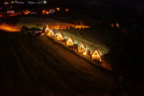 Deniz Manzaralı Eşyalı, Bahçeli Bungalov. 2