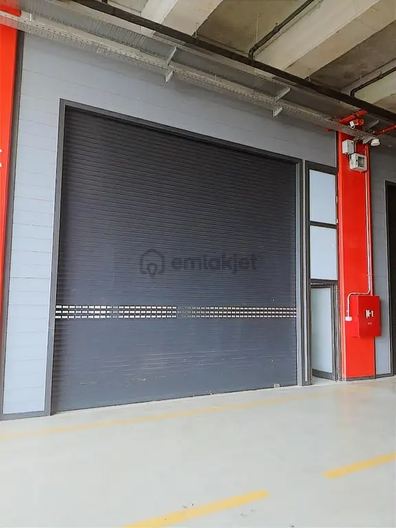 İkitelli Organize Sanayi Bölgesi Satılık 200 M2 Tır Kamyon Yakla 1