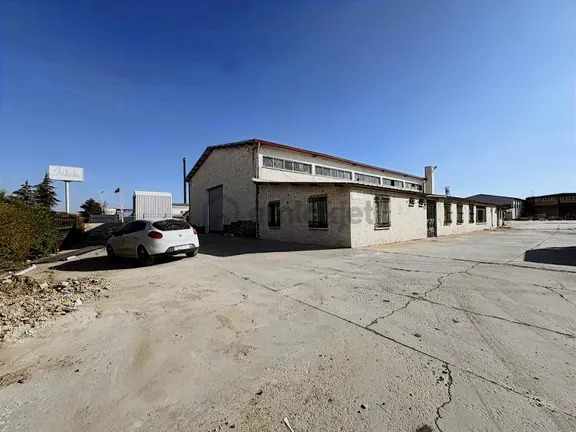 Afyonkarahisar Merkez Osb'de İdari Ofisli 300 M2 Nitelikli Depo 1