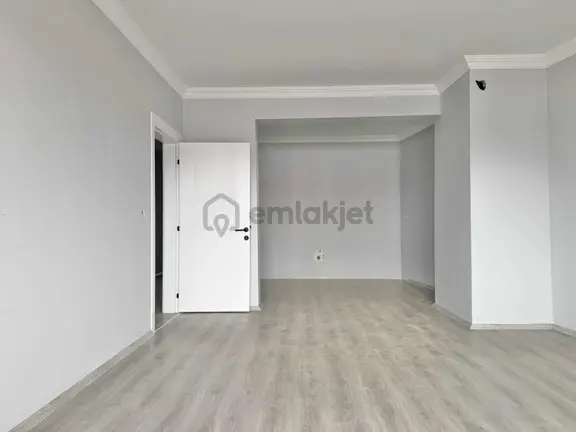 Şehir Merkezinde Satılık İçi Sıfır Yapılı Geniş Satılık Daire 2