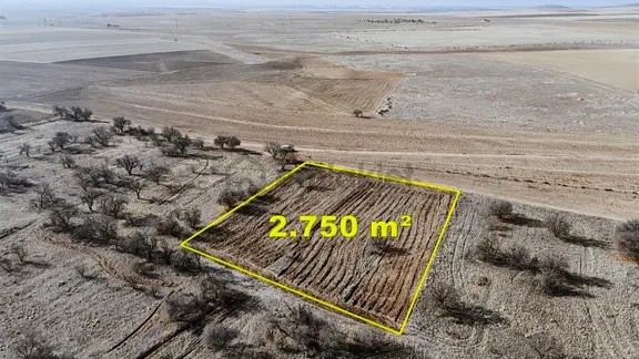 Kadınhanı Başkuyu'da 2.750 M² Müstakil Tarla Resmi Yola Cephe 1