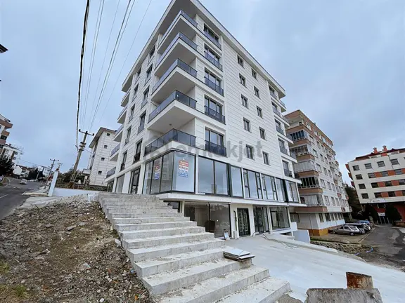 Trabzon Gayrimenkulden Kanuni Mahallesinde Kiralık İş Yeri 2