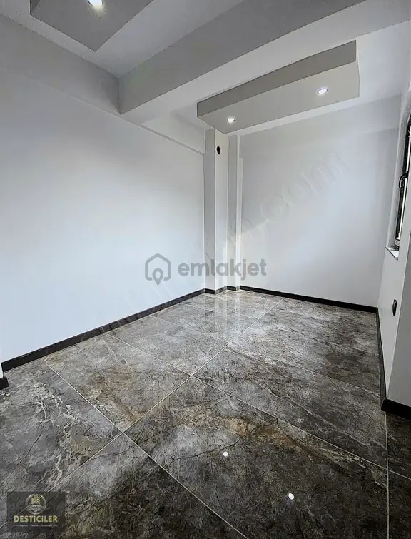 Yk-ertaş Blv. Shell Petrol Arkası Özel Garajlı Satılık 2+0 Daire 2