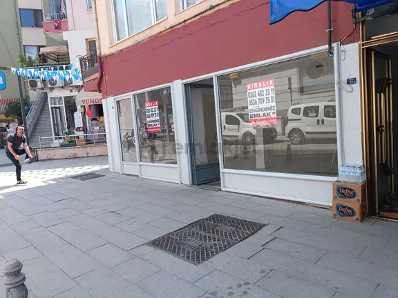 Engindeniz Emlak'tan Çarşı Merkezde Kiralık Köşe Dükkan 1