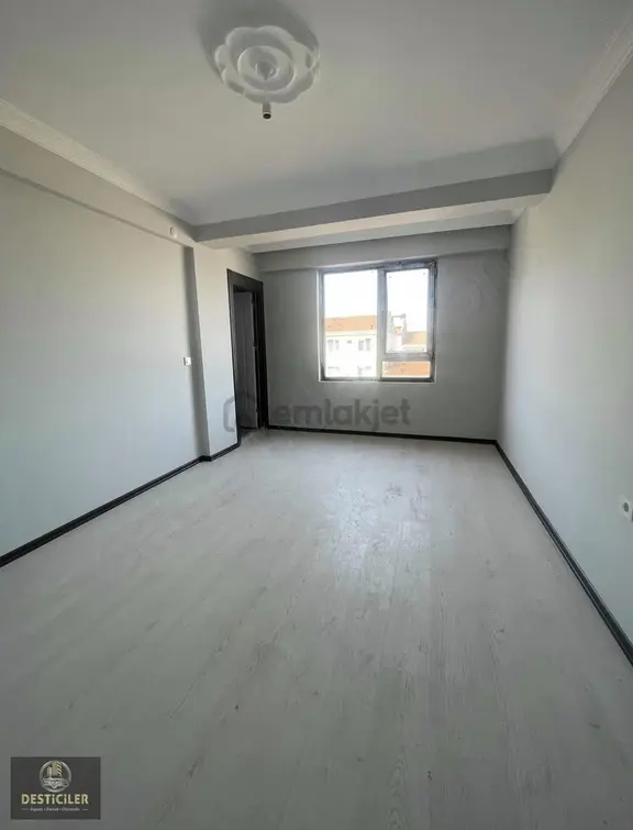 Om-emek Mahallesi Yanartaş Caddesi Yakını 3+1 Fırsat Daire 2