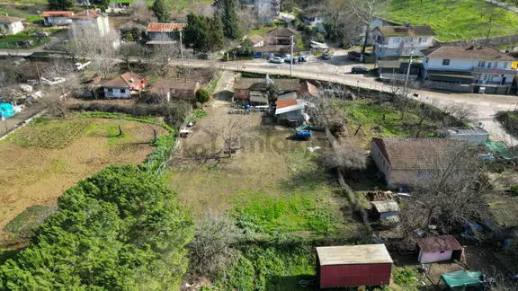 Uzmanlar'dan Altınova Ayazma Köy Evi Ve 1549 M2 Arsası 2