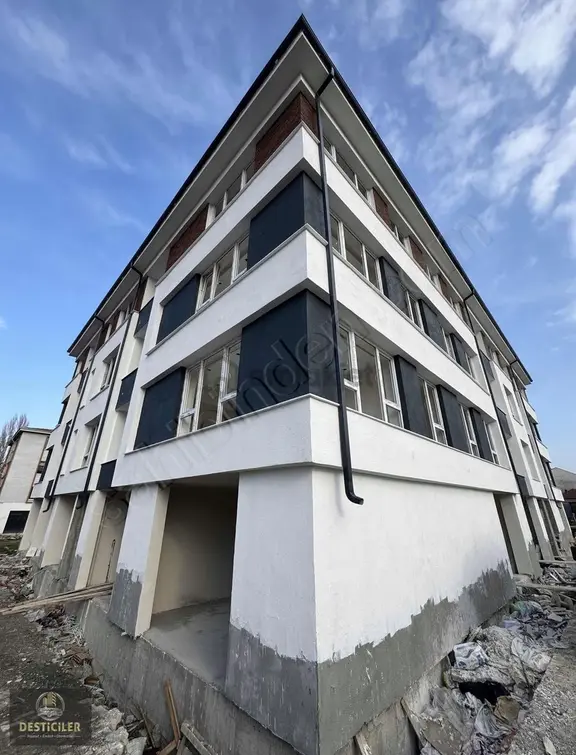 Ad-desticiler 71 Evler Etkin Kolej Yakını 3+1 Özel Garajlı 1