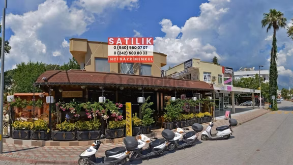 Kemer'in En İşlek Caddesi Üzerinde Kiracılı Satılık Dükkan 1