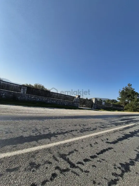 Kuşadası Yeniköy Çınar Kirazlı Bölgesinde Yola Sıfır Arsa 2
