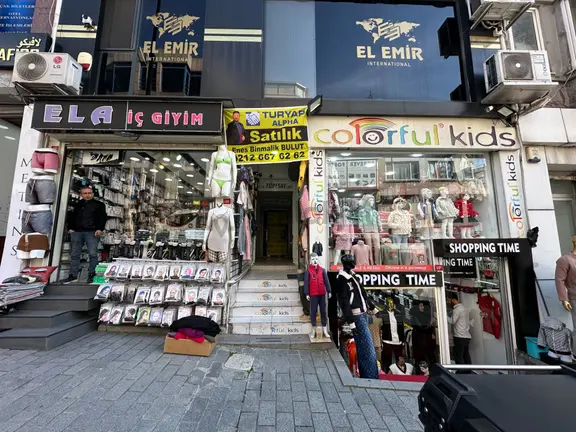 Laleli'de Yatırım Fırsatı !!! Giriş Kat 80 M2 Dükkan & Magaza 1