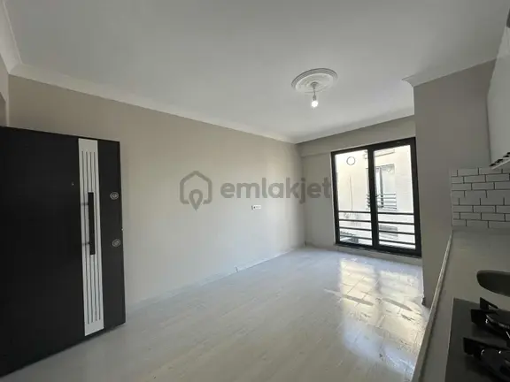 Aker Emlaktan Sgm Karşısı 1+1 2