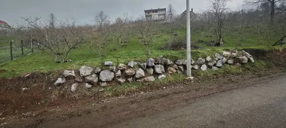 1.200 Metrekare İmarlı Manzaralı Merkezi Konum İçinde Meyve Ağaç 1