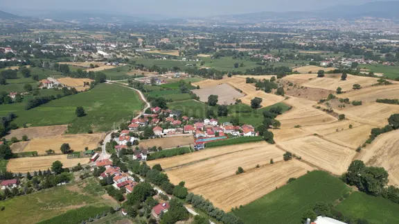Çamlıoğlu Gayrimenkul'den -mesciler Köyünde- 394 M2 İmarlı Arsa 2