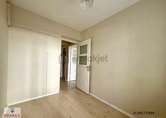 Bayraklı Osmangazi Mahallesinde Satılık 3+1 Satılık Daire 2
