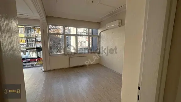 İzmit İnönü Caddesi Kiralık 2. Kat / Ofis / Showroom 1