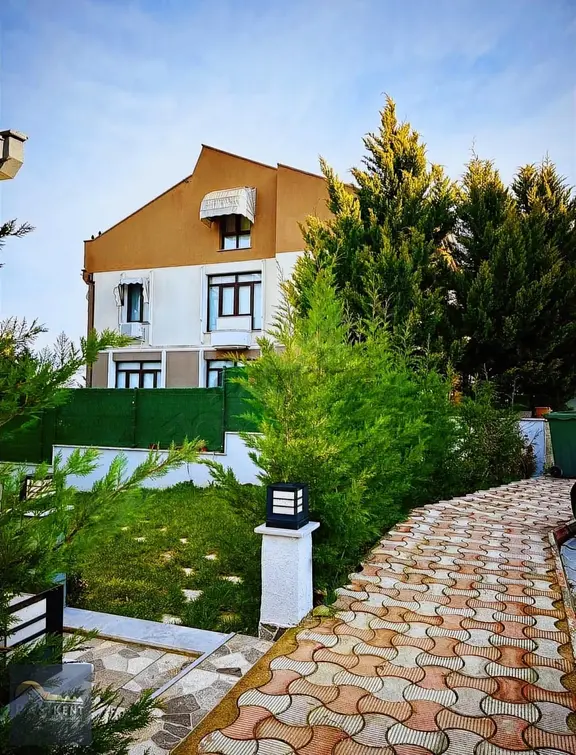 Satılık Villa Site İçersinde Müstakil Bahçeli 1