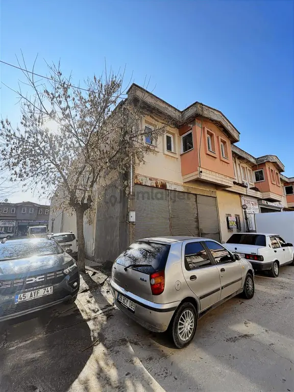 Salihli Tüccarlar Sitesinde Satılık Dükkan 1