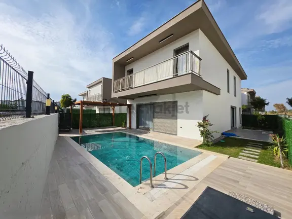 Kuşadasında Denize Yakın 4+1 Sıfır Müstakil Eşyalı Satılık Villa 1