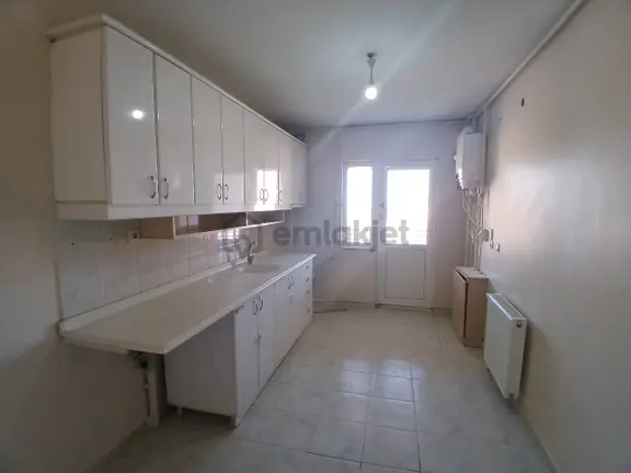 Akçay Emlak'tan Akşehir Kuruçay Tokide Geniş Kiralık 3+1 Daire 1