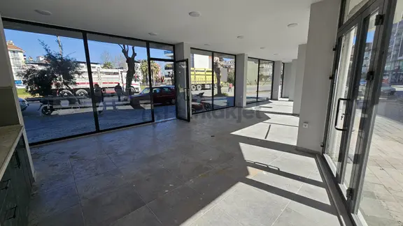 Yuvam Gayrimenkul'den Cumhuriyet Mah.64 M2 Kiralık Dükkan 2