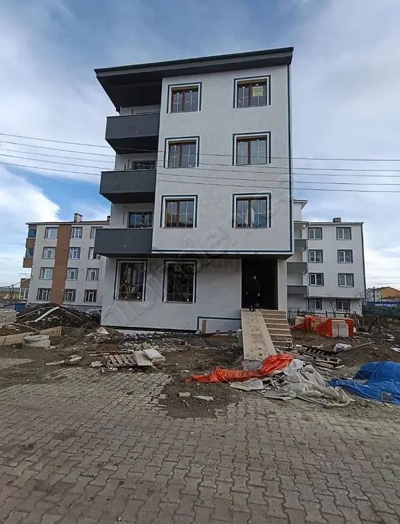 Yolcu Gayrimenkulden Satılık 3+1 Fırsat Daire 1