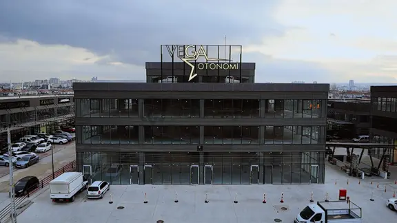 Vega Otonomi'de Brüt 101 M² Satılık Dükkan 1