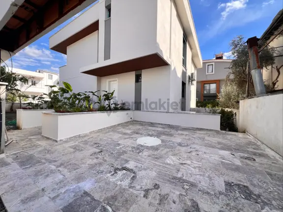 Marmaris Kemeraltı'da Satılık 4+1 Sıfır İkiz Müstakil Şık Villa 2