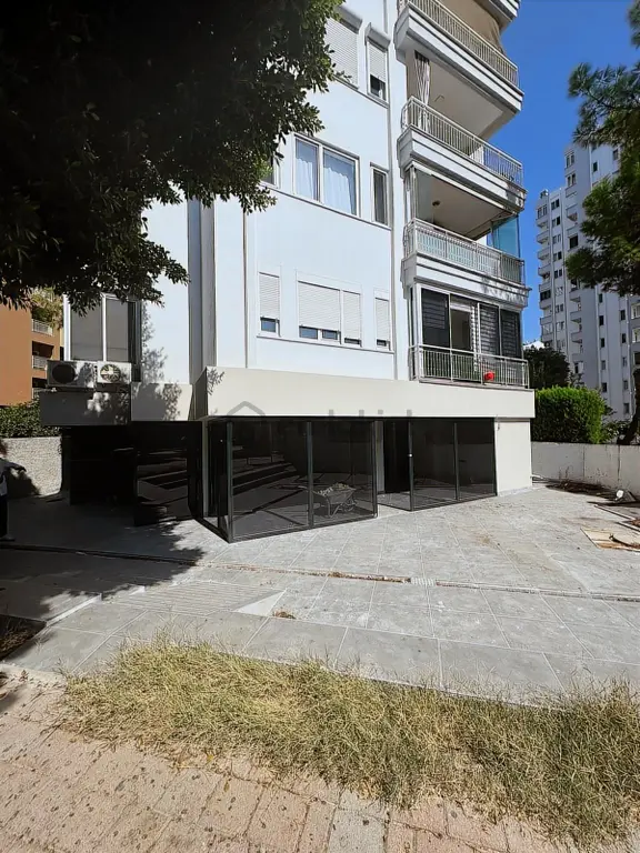Cadde Üzeri 200 M² Devren Kiralık Düz Taban İş Yeri 1