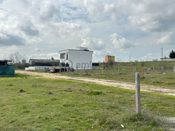 Güven'den Saray'da 300m² İmarlı Tek Tapu Yola Cephe Arsa !!!!!!! 2