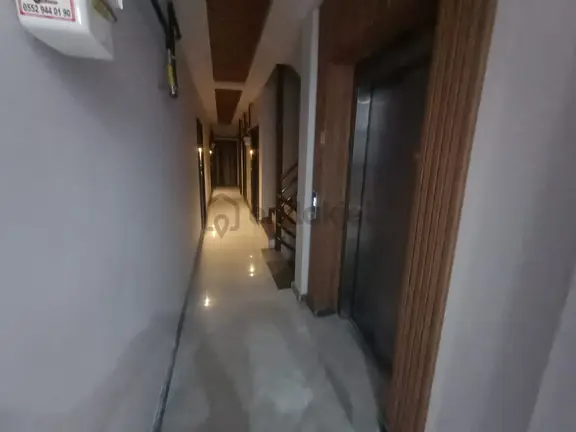 İzban Durağı Cepheli Binada 2+1 Açık Mutfaklı Sıfır Ara Kat 2