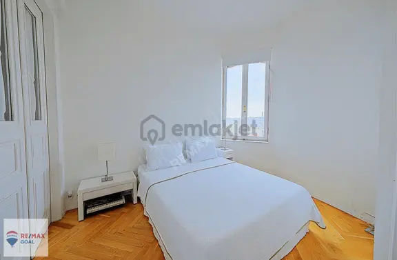Galata Kulesine Komşu Tarihi Binada Satılık 3+1 Daire 2