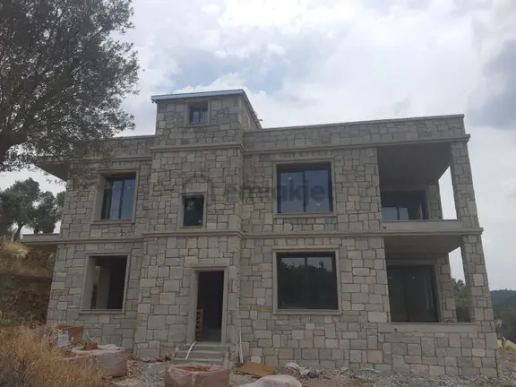 Menderes Turyap'tan Akçaköy'de 7250 M²hisse Tapulu Taşevli Tarla 1