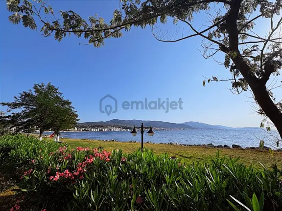 Panaromik Deniz Mazaralı Denize Sıfır 2+1 Ara Kat Daire 1