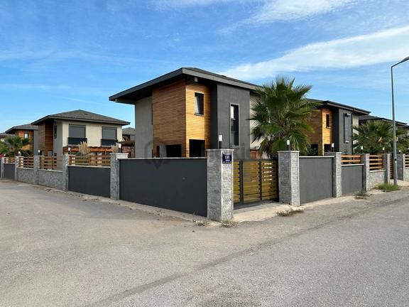 Seferihisar Doğanbeyde Müstakil Tek Evlerden Oluşan Site 3+1 Butik Sitede 2