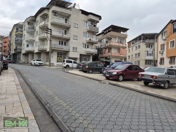 Kayalık Cadesi Alt Sokağında 150 M2 3ayrı Tapu Tek İşyeri 1