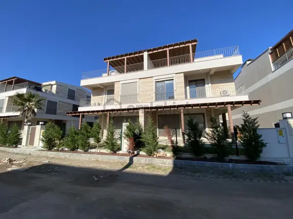 Ayvalık Sarımsaklı Da Satılık Villalar.denize 50 Metre Mesafede. 1